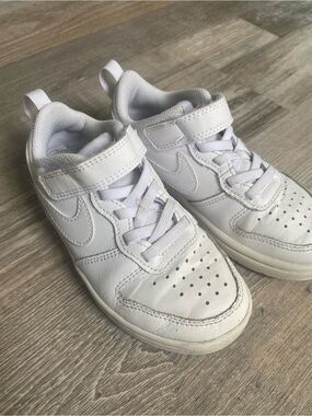 Nike Kids White Low-Top Velcro Sneakers